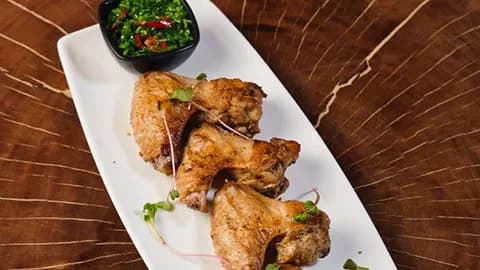 Çeriçaki sousy bilen Teriyaki towuk ganatlary