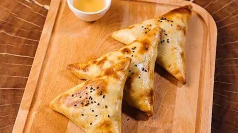 Dilimlenen et bilen gatlakly samsa
