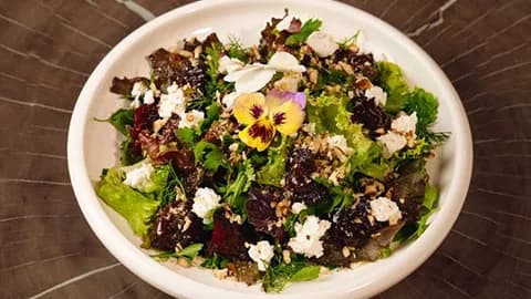 Guradylan şugundyr we hoz bilen salat