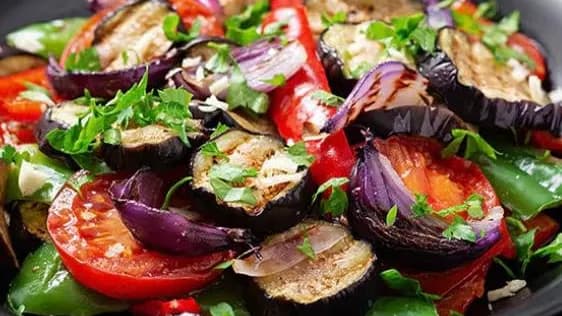 Bakajanly etli salat