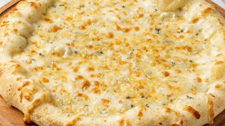 Peýnirli pizza