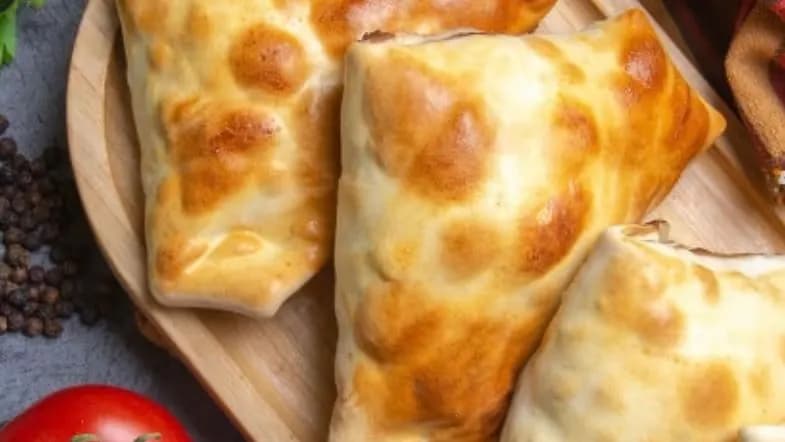Tandur samsa üwelen etli